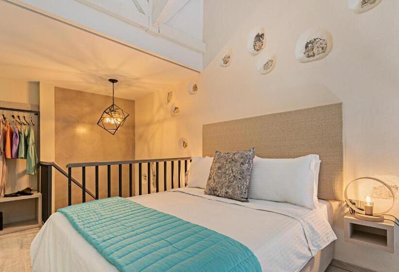 Suite Vue Ville, Mitos Suites