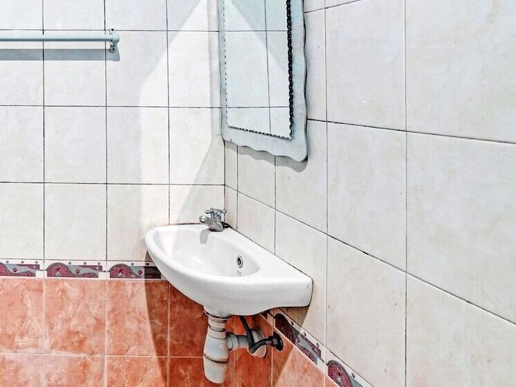 スタンダードルーム, Oyo 90487 Wisma Kuta Karang Baru