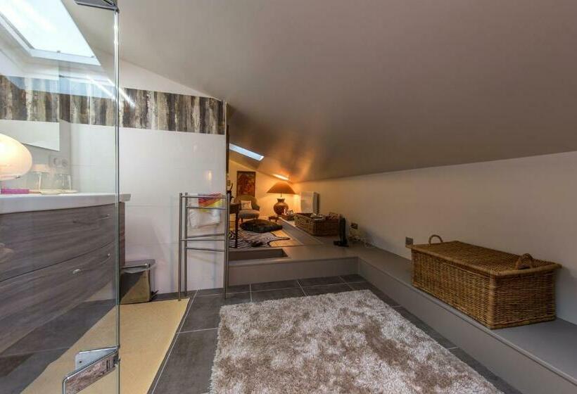 Pokój Standard, Room In Guest Room This 10th Century Home Sits In An Extraordinary Setting In The Center Of Orlean