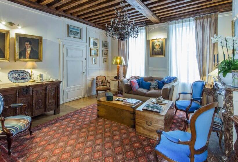 Pokój Standard, Room In Guest Room This 10th Century Home Sits In An Extraordinary Setting In The Center Of Orlean