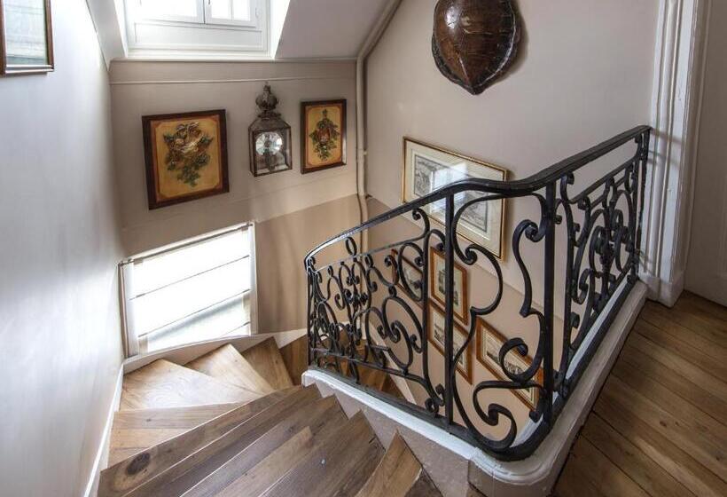 Pokój Standard, Room In Guest Room This 10th Century Home Sits In An Extraordinary Setting In The Center Of Orlean