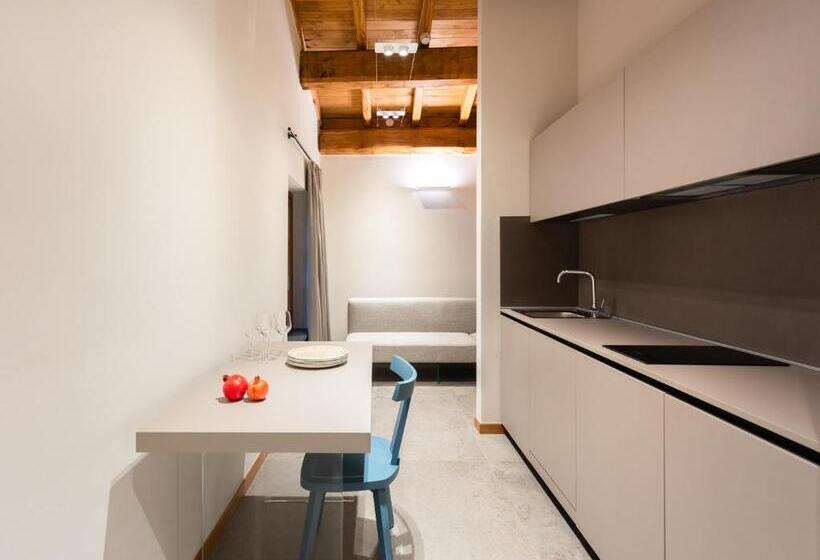 스탠다드 자쿠지 룸, Antico Borgo Molino 7cento Vicino Ai Giardini Di Ninfa