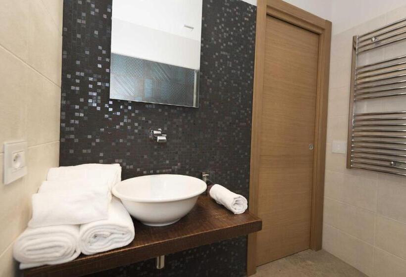 Quarto Estandar com Hidromassagem, Antico Borgo Molino 7cento Vicino Ai Giardini Di Ninfa