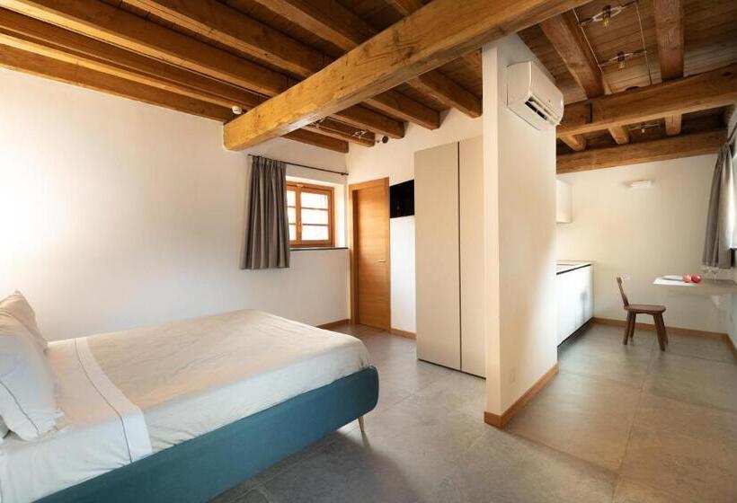 디럭스 룸 킹사이즈 침대, Antico Borgo Molino 7cento Vicino Ai Giardini Di Ninfa