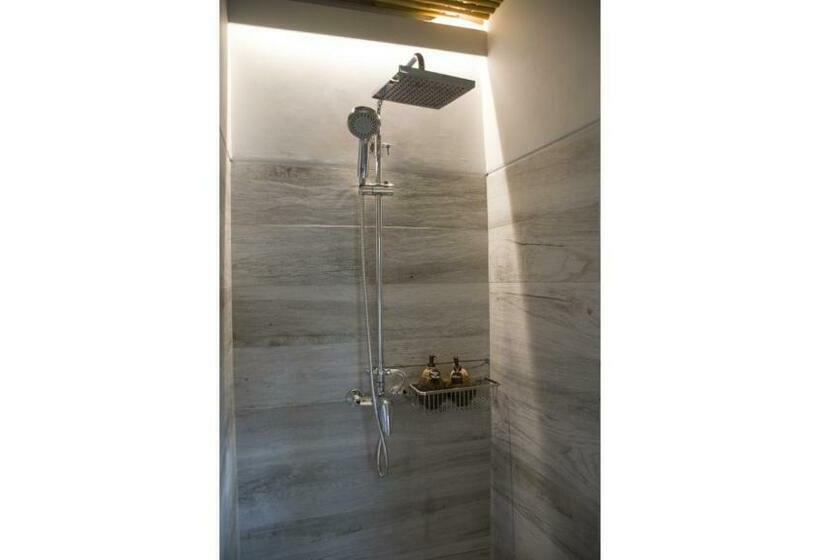 キングサイズベッドのスタンダードルーム, The Mak Trat