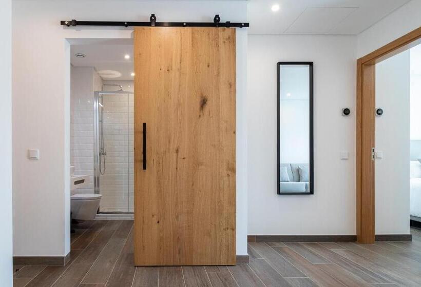 آپارتمان 1 خوابه, Roots