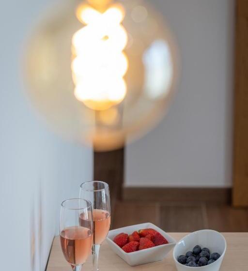 آپارتمان 1 خوابه با تراس, Roots