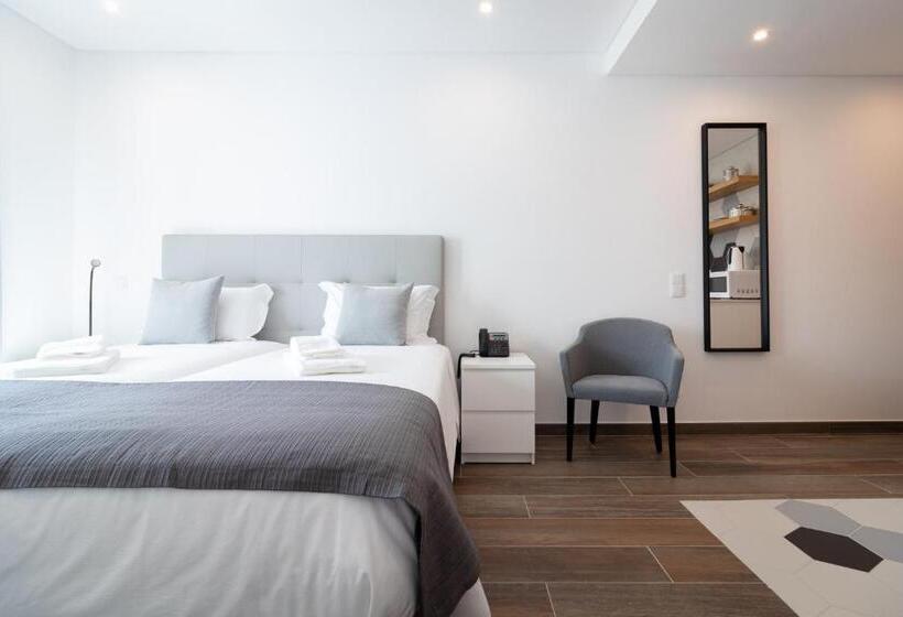 استودیوی استاندارد, Roots