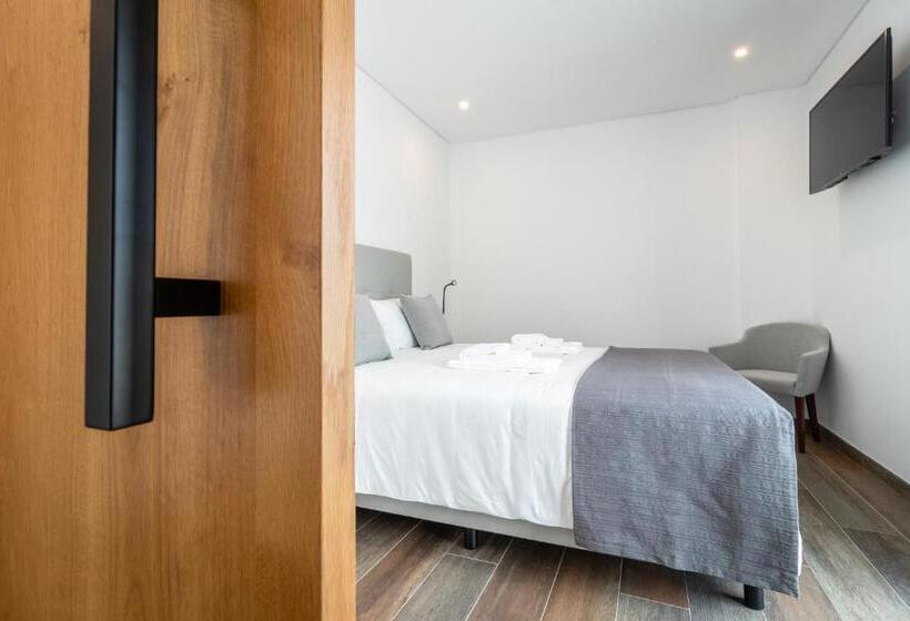 آپارتمان 1 خوابه با تراس, Roots