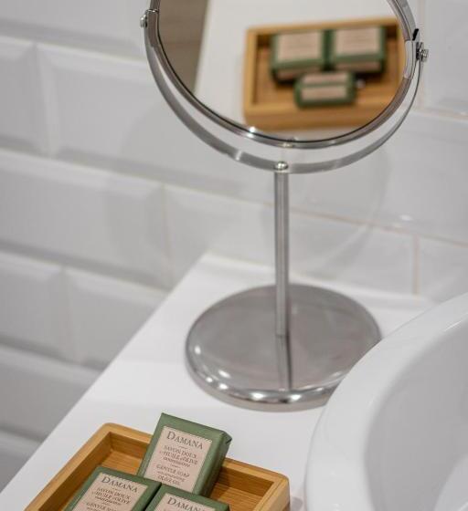 استودیوی استاندارد, Roots