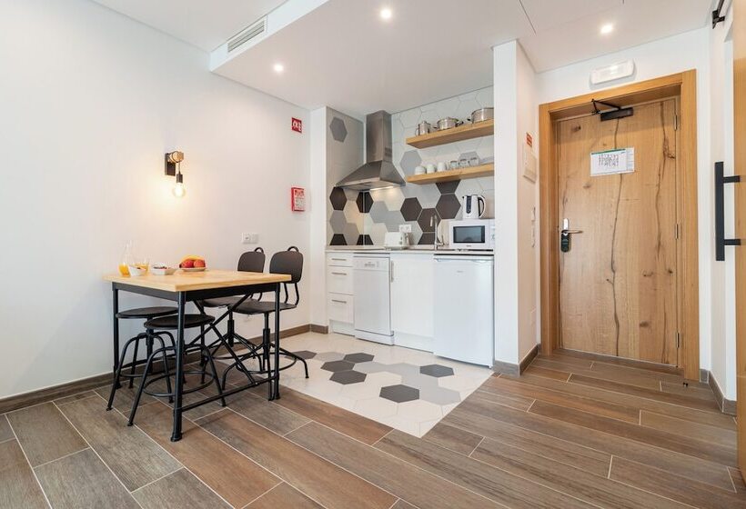 آپارتمان 1 خوابه, Roots