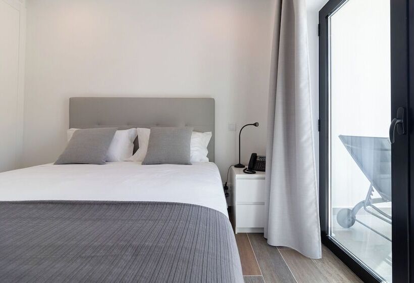 آپارتمان 1 خوابه, Roots