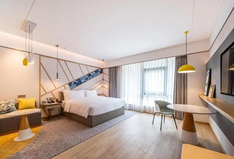 キングサイズベッドのスタンダードルーム, Holiday Inn Tongren Wanshan, An Ihg