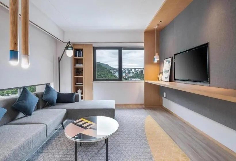 キングサイズベッドのスイートルーム, Holiday Inn Tongren Wanshan, An Ihg