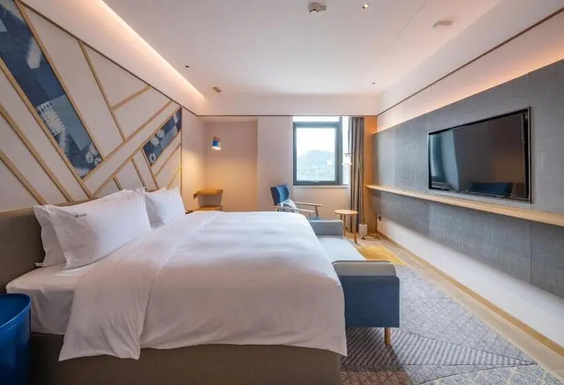 キングサイズベッドのスイートルーム, Holiday Inn Tongren Wanshan, An Ihg