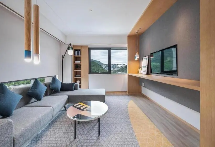 キングサイズベッドのスイートルーム, Holiday Inn Tongren Wanshan, An Ihg