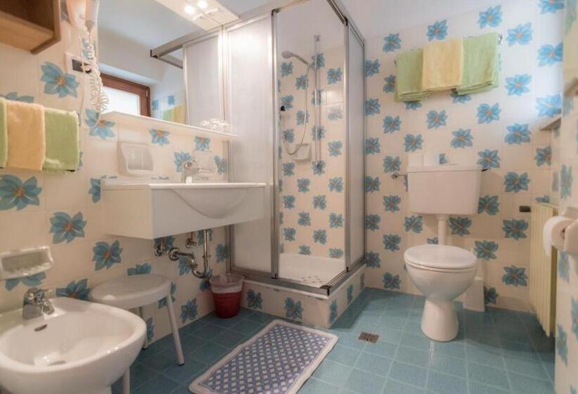 スタンダードトリプルルーム, Garni La Vara