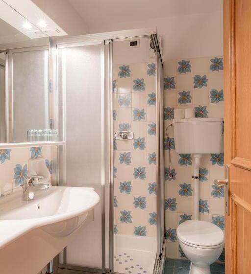 山の見えるスーペリアルーム, Garni La Vara