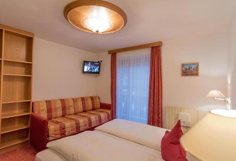 山の見えるスーペリアルーム, Garni La Vara