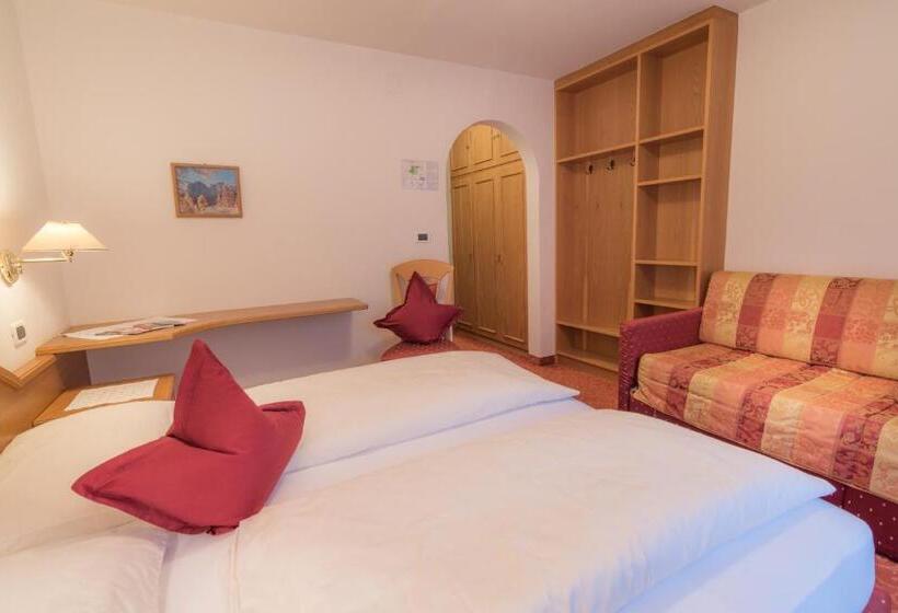 山の見えるスーペリアルーム, Garni La Vara