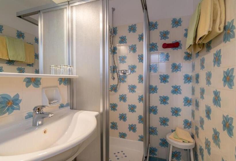 ファミリールーム, Garni La Vara