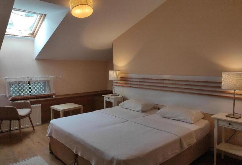 חדר דלוקס, Camlihemsin Tasmektep