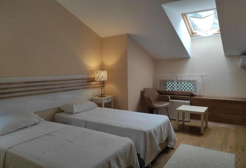 חדר דלוקס, Camlihemsin Tasmektep