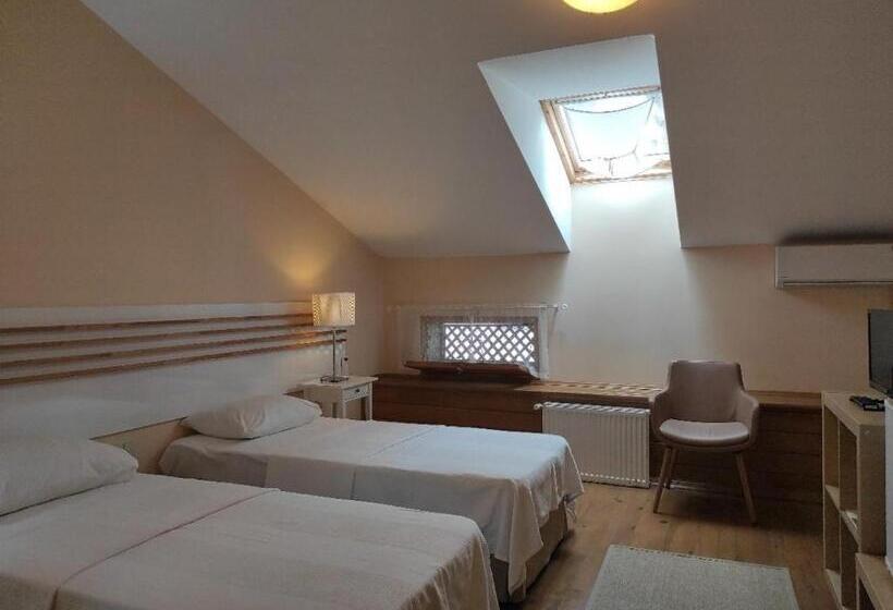 חדר דלוקס, Camlihemsin Tasmektep