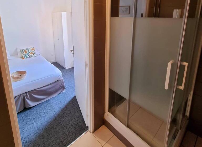 غرفة قياسية, Le Terminus