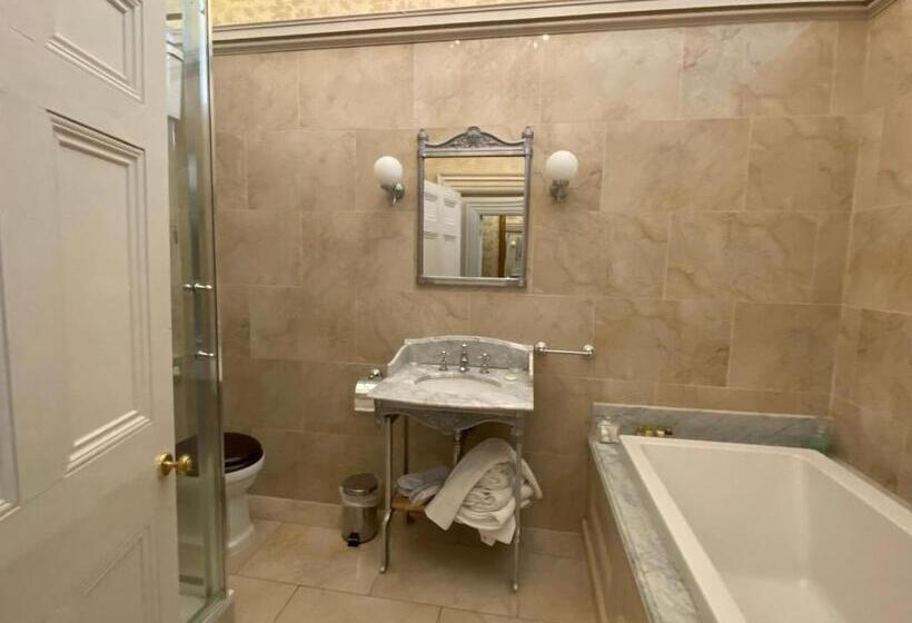 스위트, Rossington Hall