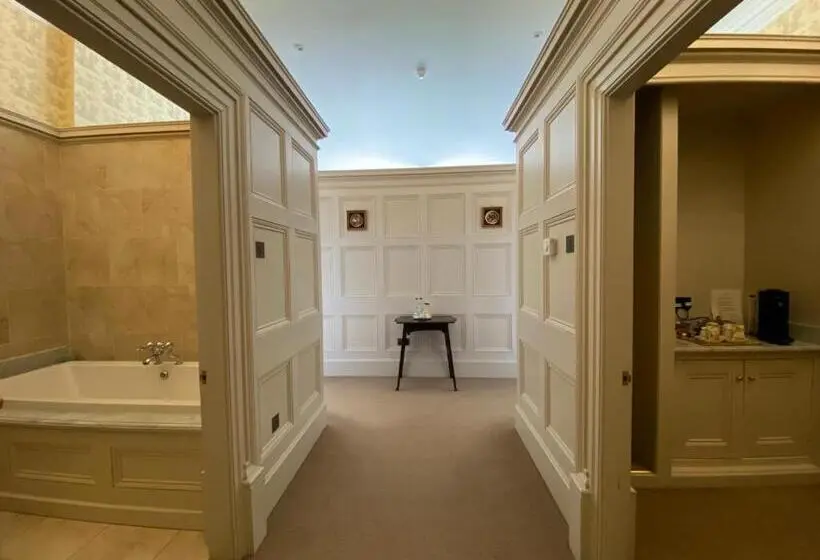 سوییت, Rossington Hall
