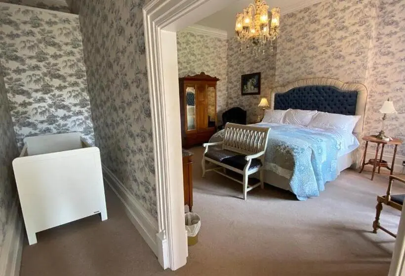 سوییت جونیور, Rossington Hall