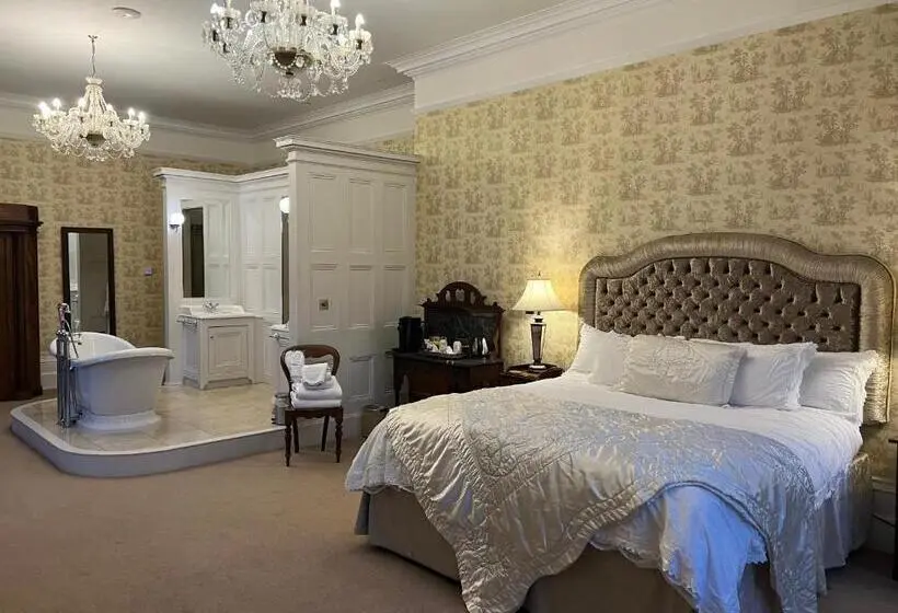 سوییت با چشم‌انداز باغ, Rossington Hall