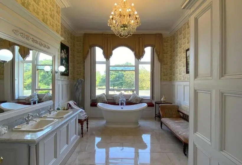 سوئیت جونیور با چشم‌انداز باغ, Rossington Hall