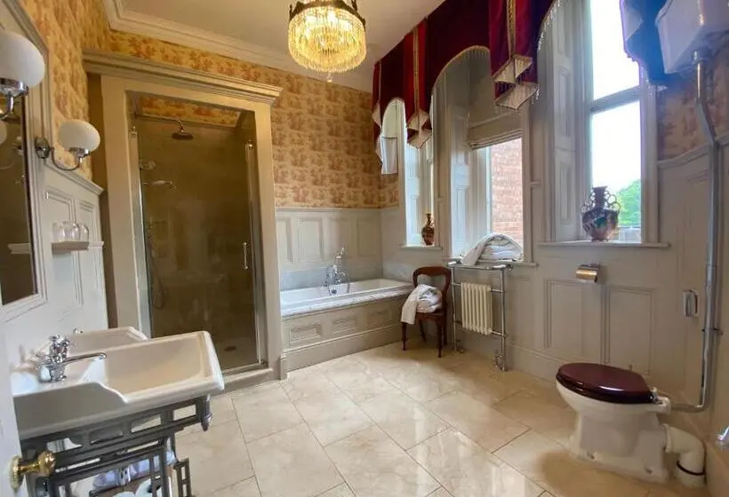 اتاق سوپریور چهار تخته, Rossington Hall