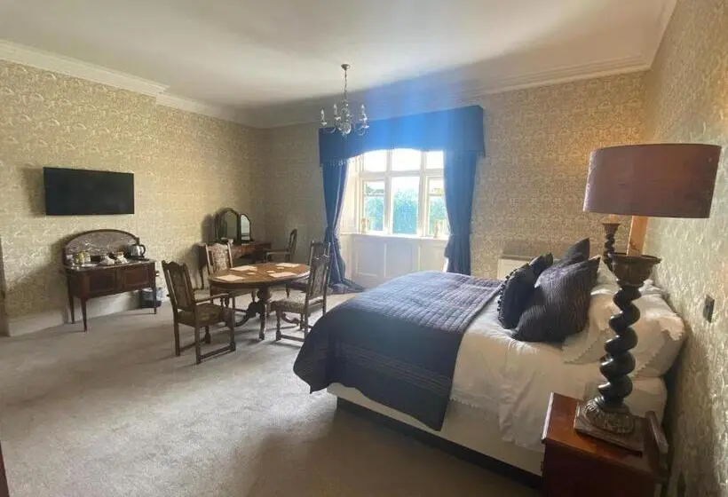 اتاق لوکس با تخت بزرگ, Rossington Hall