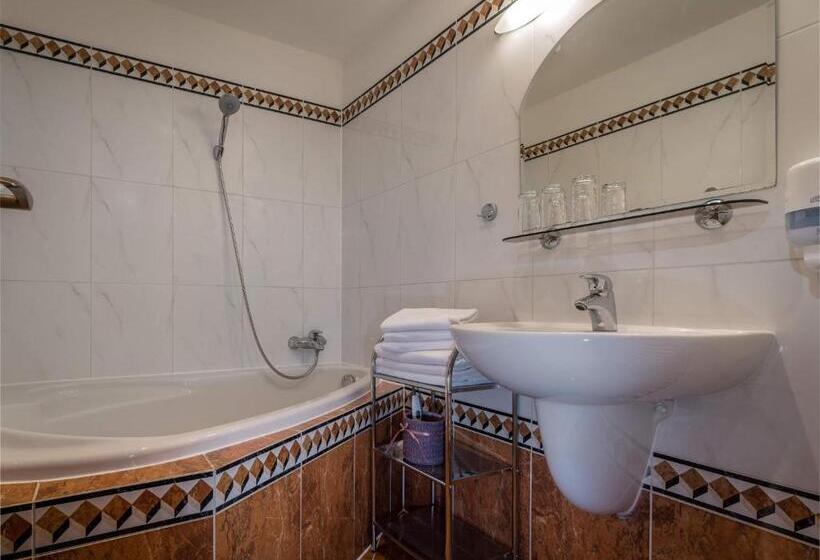 غرفة عائلية, Moment Bistro & Ubytovanie