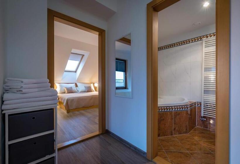 غرفة عائلية, Moment Bistro & Ubytovanie