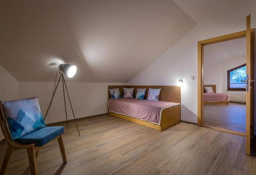 غرفة عائلية, Moment Bistro & Ubytovanie