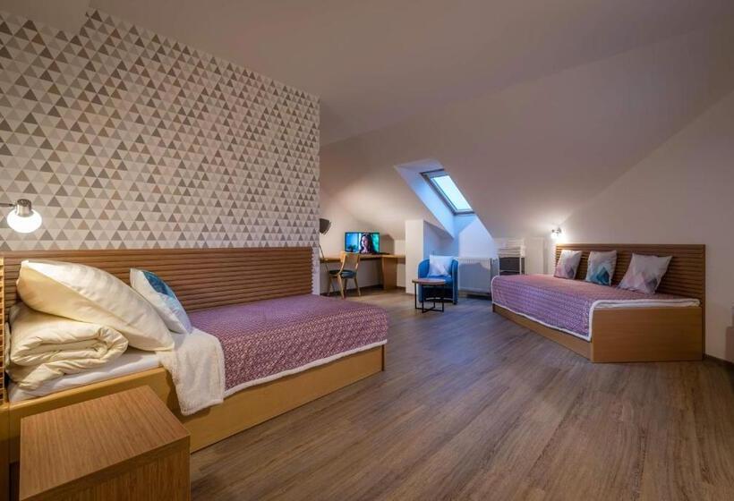 غرفة عائلية, Moment Bistro & Ubytovanie