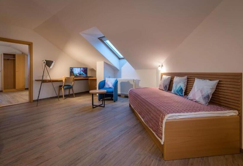 غرفة عائلية, Moment Bistro & Ubytovanie