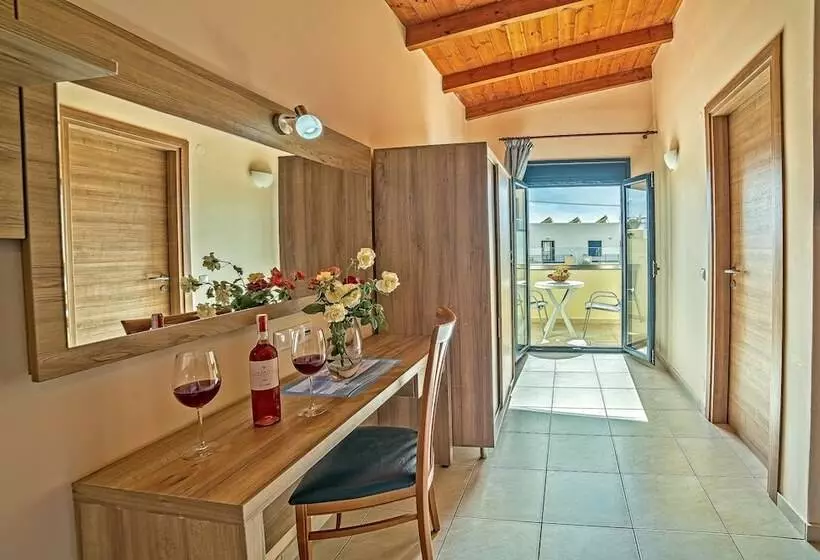 Standard Kolmen Hengen Huone Allasnäkymä, Blue Aegean Hotel & Suites
