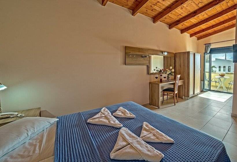 스탠다드 트리플 룸 풀장 전망, Blue Aegean Hotel & Suites