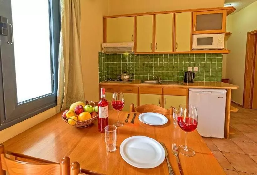 Perhesviitti, Blue Aegean Hotel & Suites