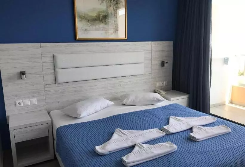 Standard Kolmen Hengen Huone Allasnäkymä, Blue Aegean Hotel & Suites