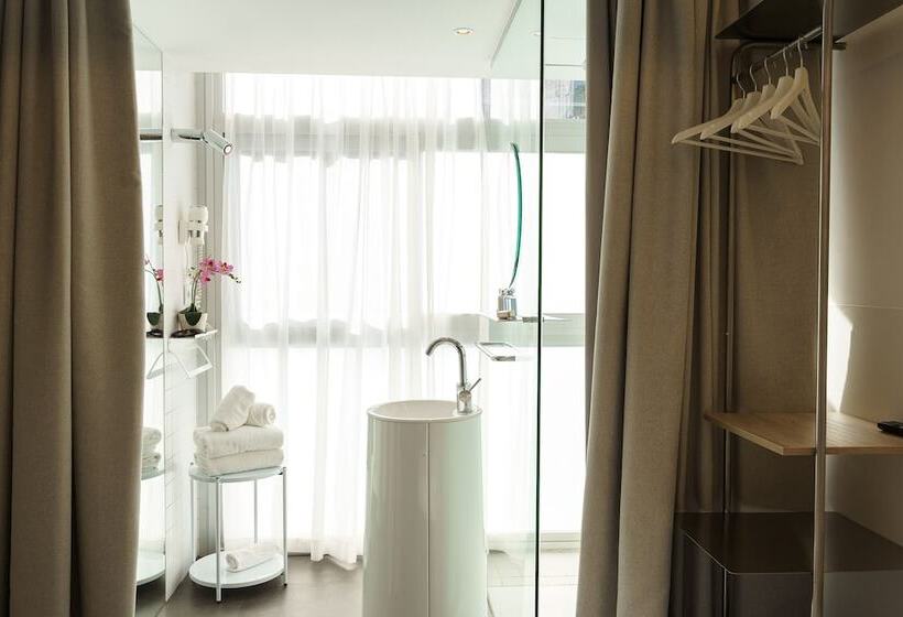Номер Стандарт Трехместный, Casa Lit Barcelona by Ona Hotels