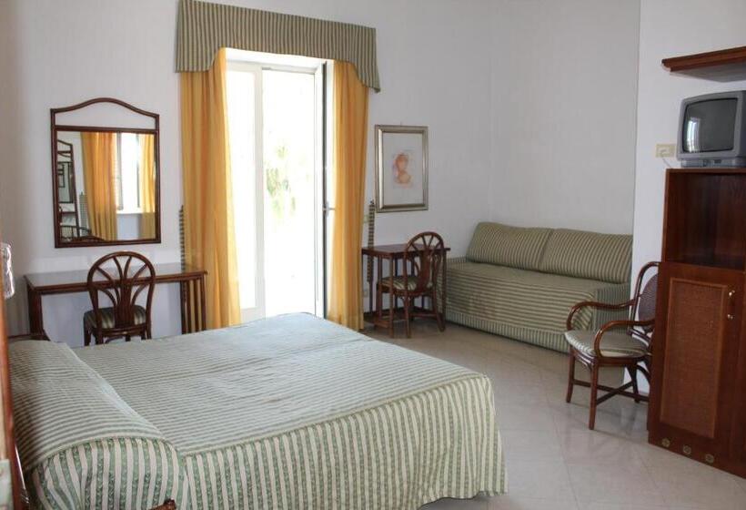 غرفة سوبيريور ثلاثية, Casthotels Punta Del Sole Terme