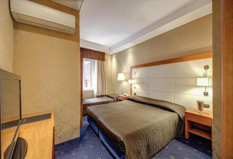 חדר סטנדרט לשלושה, 939