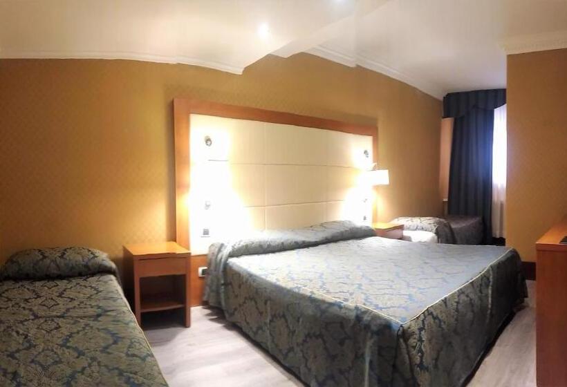 חדר סטנדרט לשלושה, 939