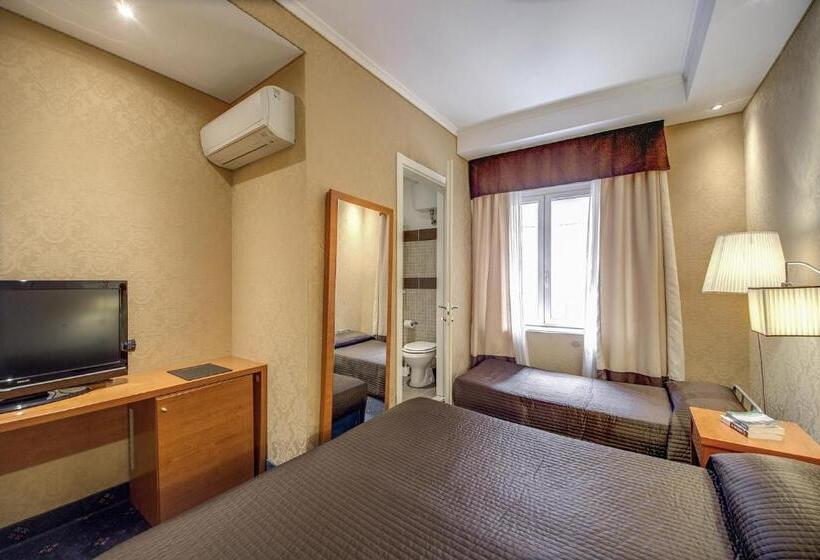 חדר סטנדרט לשלושה, 939